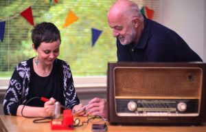 Letzte Vorbereitungen auf das 30. Repair Café im Oktober 2017 mit Hintergrundmusik